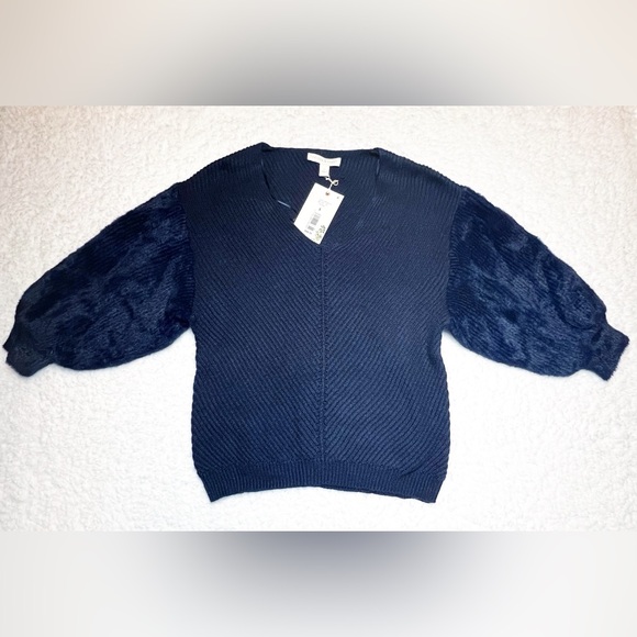 Chelsea & Violet Sweaters - Chelsea & Violet NWT Small V-Neck Fuzzy Balloon Sleeve Knit Navy Sweater